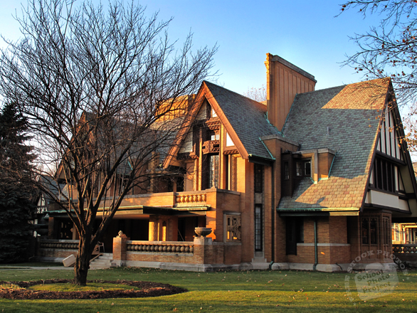Frank Lloyd Wright, design, Oak Park, Chicago, Illinois, historic building, landmark, famous architecture, classic architecture, building photo, free stock photos, free images, royalty-free image