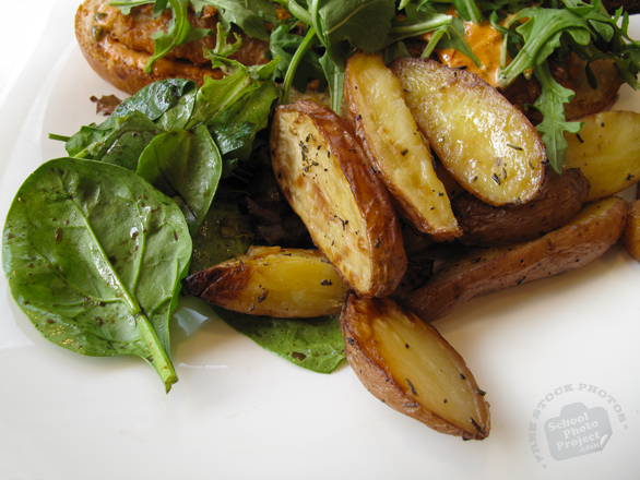 potato, baked potato, spinach, salad, food photos, food photography, free stock photo, free picture, royalty-free image