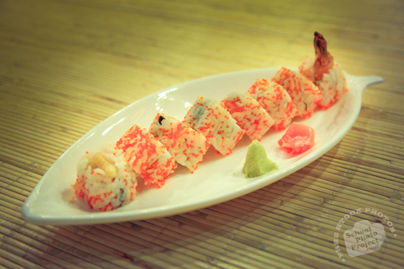 sushi, caviar sushi, maki sushi, wasabi, Japanese food, traditional food, food photos, tatami, free photo, stock photo, free picture, stock images, royalty-free image